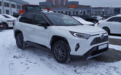 Toyota RAV4 hybrid white 2020 (12)