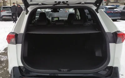 Toyota RAV4 hybrid white 2020 (4)
