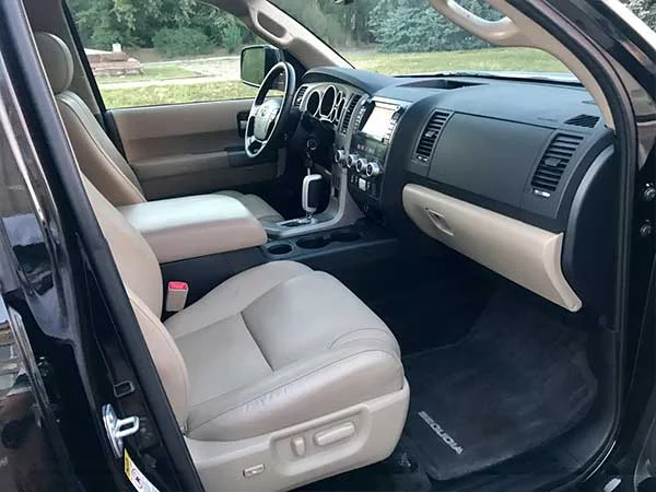 Toyota-Sequoia-2012
