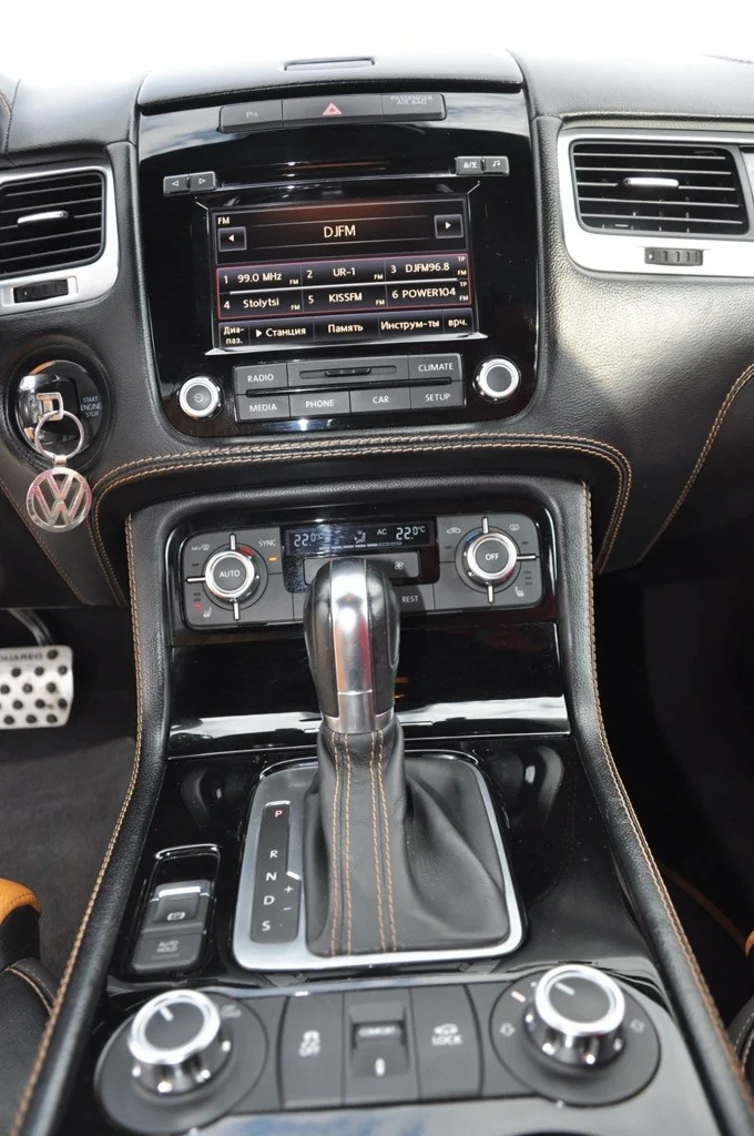 volkswagen-Touareg-2012